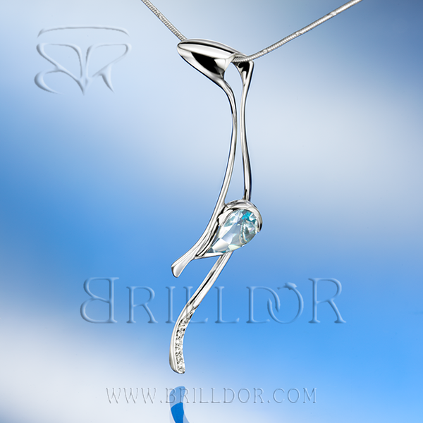 Gorgo W pendant