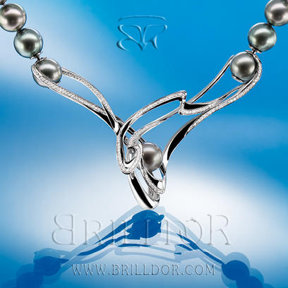 Solnok necklace and pearl row